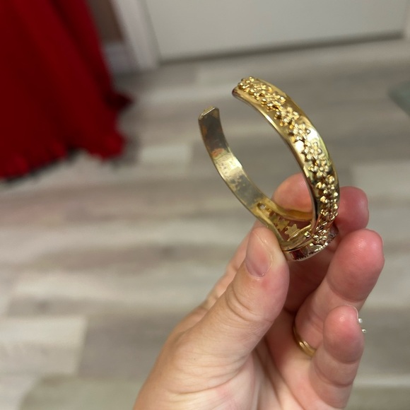 4/$100 Cameo bangle bracelet 🥳 - Picture 7 of 7